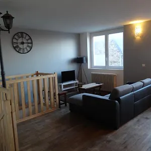 Grand Paisible Et Confortable Appartement